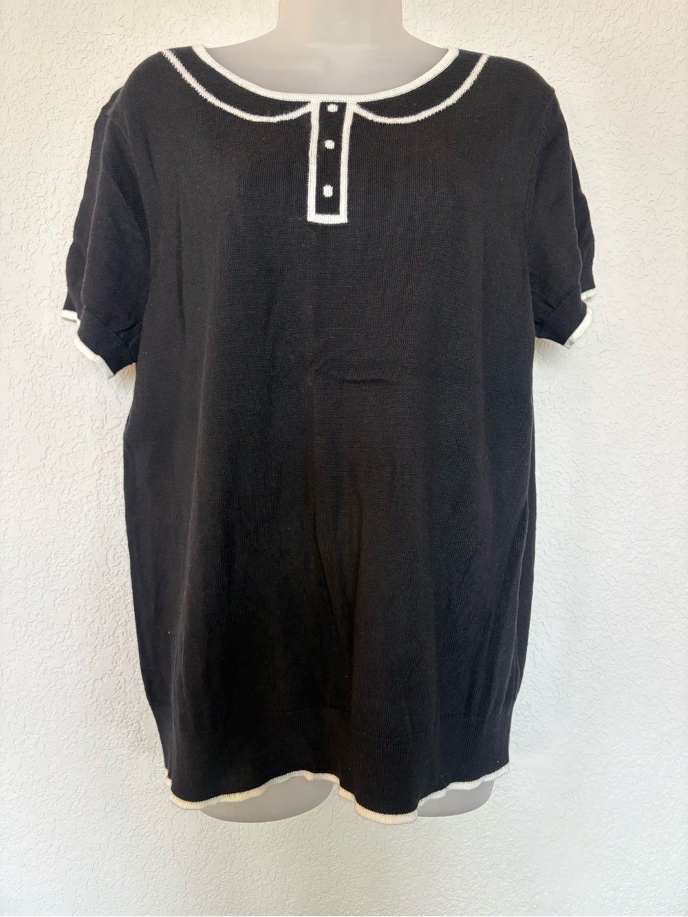 Elle Black Short-Sleeve Knit Top with White Trim